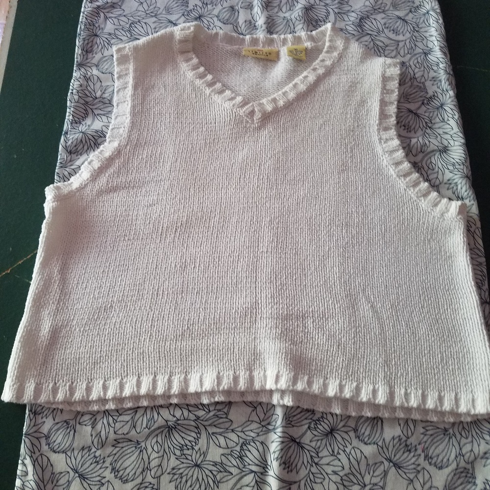 White Sleeveless Summer Knit Semi-Crop Top